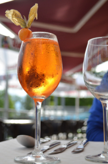 blickwinkel-restaurant-getraenk-kuehl-aperol
